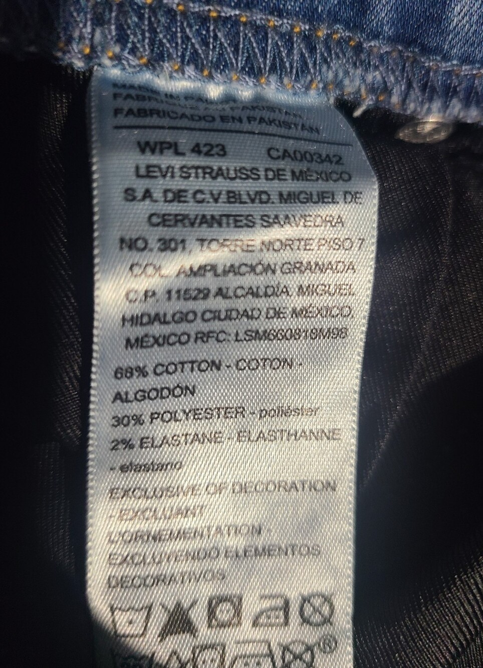 Levi Strauss Signature Light Wash Stretch Shaping Jeans - Size 18L - Picture 6 of 10